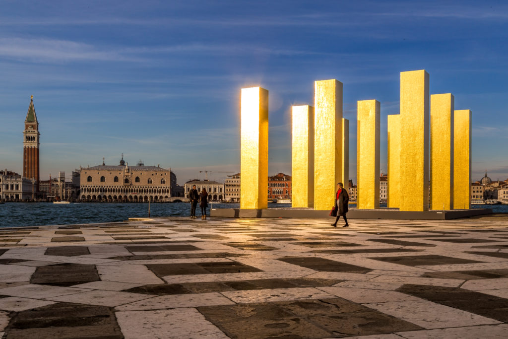 Heinz Mack, The Sky Over Nine Columns, 2014, Isola San Giorgio Maggiore, Venedig (Foto: Bruno Bianciardi)